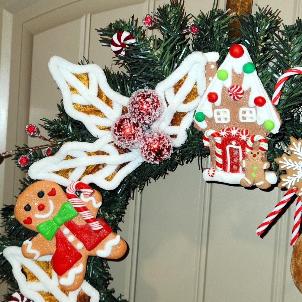 Gingerbread Man Wreath - Picture 3 of 8